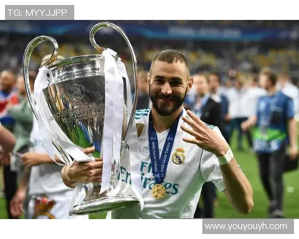 皇马宣布与球星本泽马续约至2023年，新合同年薪8000万欧元，开启传奇新篇章