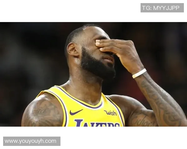 詹姆斯在季后赛中表现不佳，致使湖人遭遇横扫出局的惨败