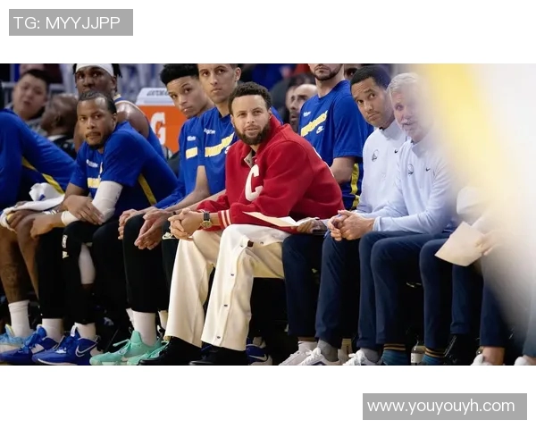 勇士队主场战胜黄蜂队，全队表现出色，勇者无畏